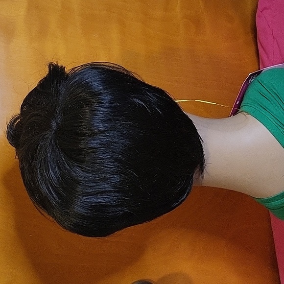 Short Wig - Picture 6 of 6